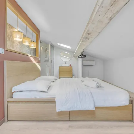 2 Bed - Ascenseur - 2 Min Du Palais - Climatise 아파트