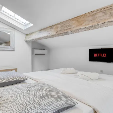 2 Bed - Ascenseur - 2 Min Du Palais - Climatise 아파트 *